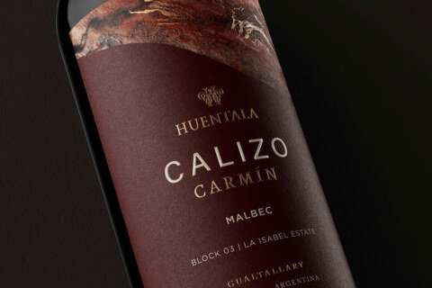 Calizo-carmin_Huentala_Argency_Agencia Creativa. Mendoza, Argentina